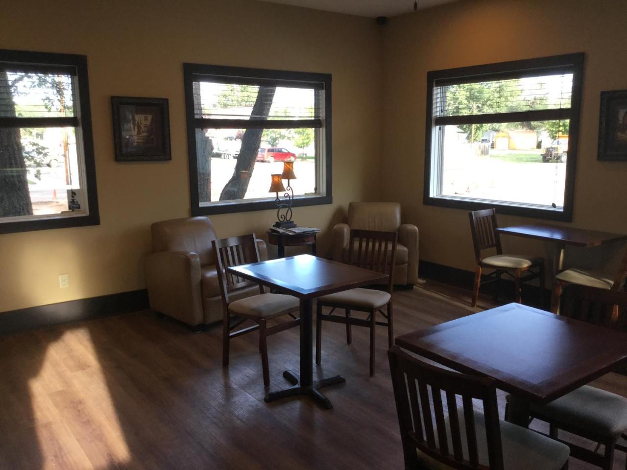 Sagebrush Inn & Suites Broadus 外观 照片