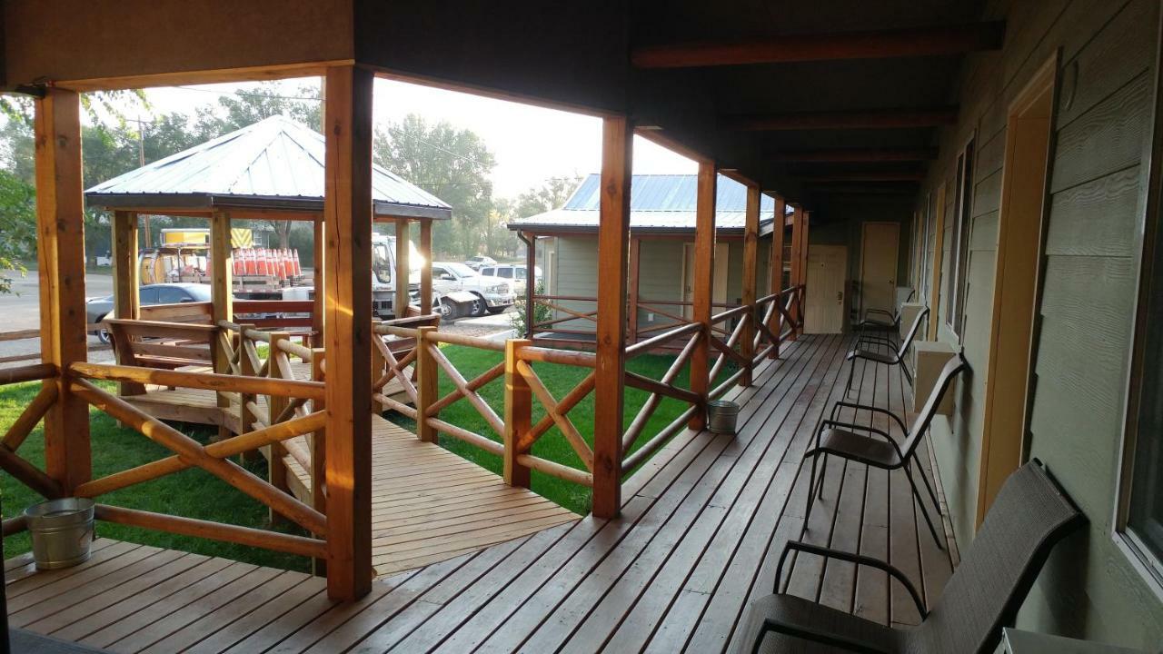 Sagebrush Inn & Suites Broadus 外观 照片