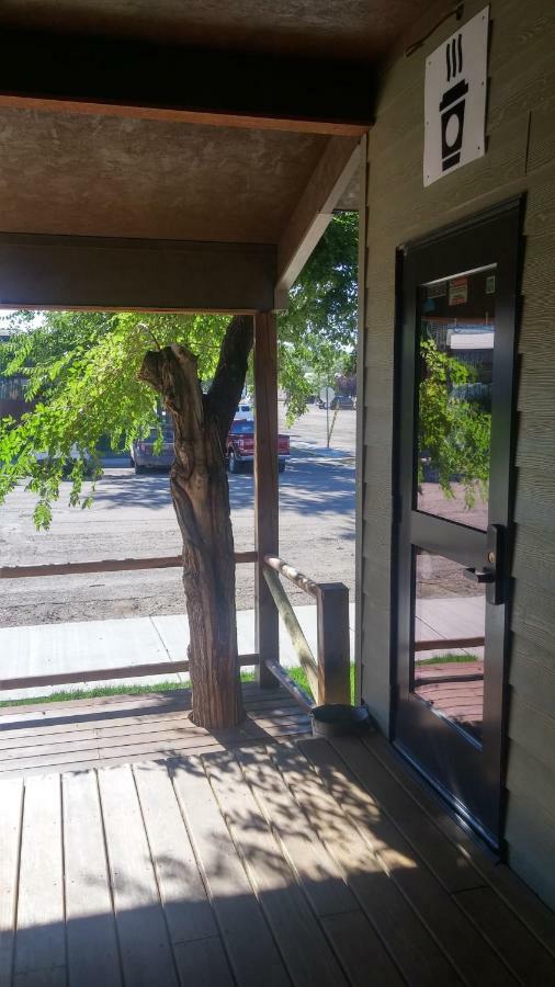 Sagebrush Inn & Suites Broadus 外观 照片